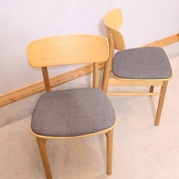 人気の無印良品(MUJI)のオーク材ラウンドチェア 2脚セットです 人気の無印良品(MUJI)のオーク材ラウンドチェア 2脚セットです