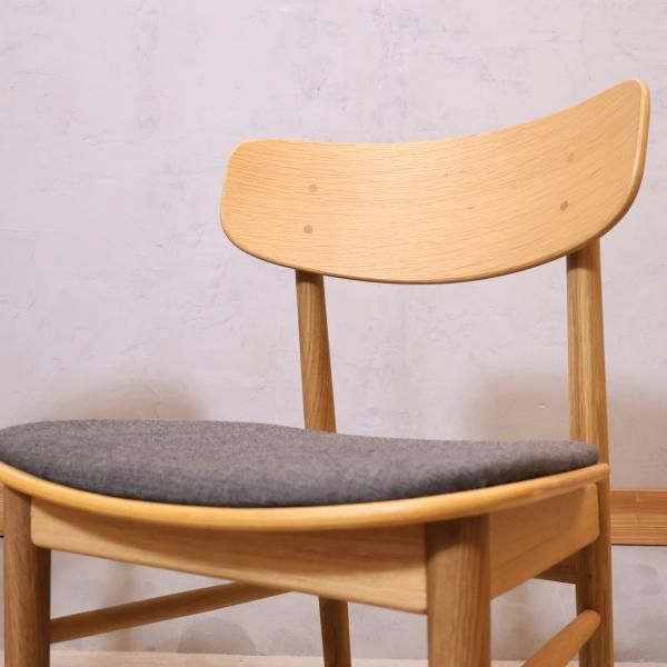 人気の無印良品(MUJI)のオーク材ラウンドチェア 2脚セットです 人気の無印良品(MUJI)のオーク材ラウンドチェア 2脚セットです