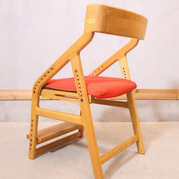 市場家具(ICHIBA)のE-Toko(イイトコ)こどもチェアです。人間工学