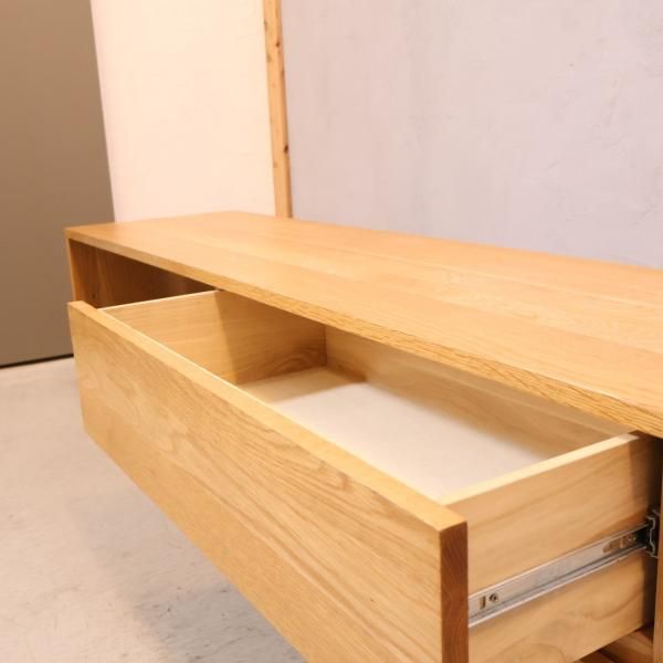 人気の無印良品(MUJI)のオーク無垢材を使用したAVラック 人気の無印良品(MUJI)のオーク無垢材を使用したAVラック