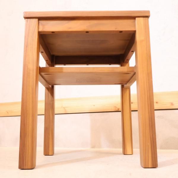 人気の無印良品(MUJI)の木製サイドテーブルです!温かみのある 人気の無印良品(MUJI)の木製サイドテーブルです!温かみのある