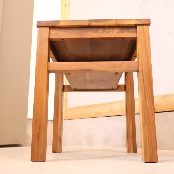 人気の無印良品(MUJI)の木製サイドテーブルです!温かみのある 人気の無印良品(MUJI)の木製サイドテーブルです!温かみのある
