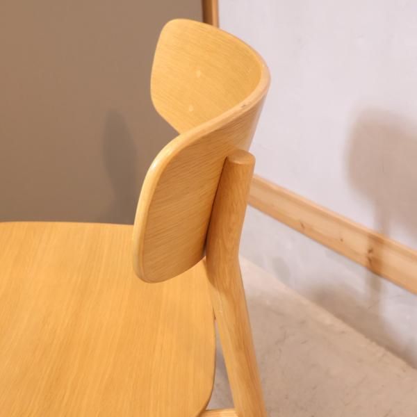 人気の無印良品(MUJI)のオーク材を使用したラウンドチェアです 人気の無印良品(MUJI)のオーク材を使用したラウンドチェアです
