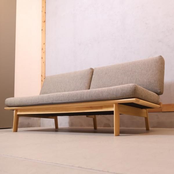 karimoku(カリモク家具)よりWG3003V559 2.5人掛けソファです karimoku(カリモク家具)よりWG3003V559 2.5人掛けソファです