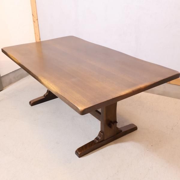 飛騨の家具メーカーKASHIWA(柏木工)のナラ無垢材を使用した 飛騨の家具メーカーKASHIWA(柏木工)のナラ無垢材を使用した