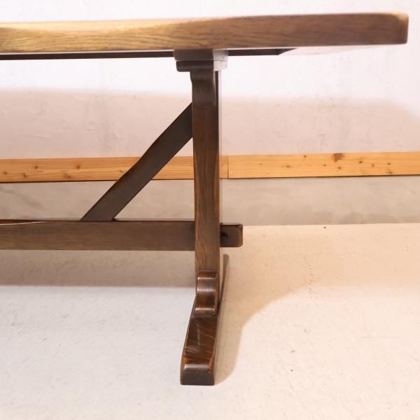 飛騨の家具メーカーKASHIWA(柏木工)のナラ無垢材を使用した 飛騨の家具メーカーKASHIWA(柏木工)のナラ無垢材を使用した