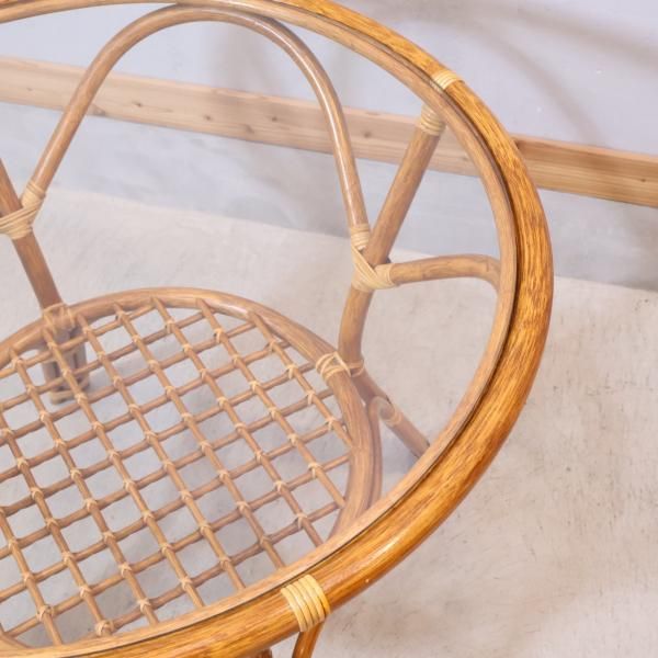 KAZAMA(カザマ)のラタンを使用したリゾートスタイルのガラス円形 KAZAMA(カザマ)のラタンを使用したリゾートスタイルのガラス円形