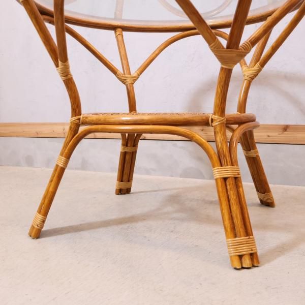 KAZAMA(カザマ)のラタンを使用したリゾートスタイルのガラス円形 KAZAMA(カザマ)のラタンを使用したリゾートスタイルのガラス円形