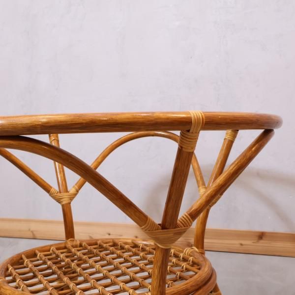 KAZAMA(カザマ)のラタンを使用したリゾートスタイルのガラス円形 KAZAMA(カザマ)のラタンを使用したリゾートスタイルのガラス円形