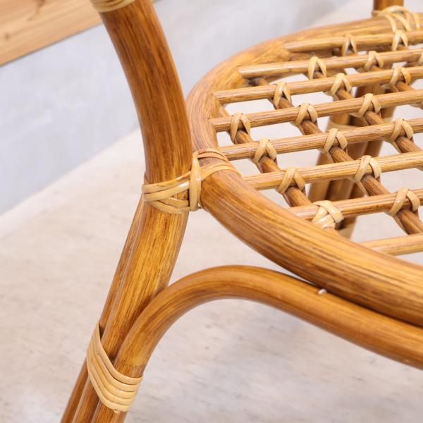 KAZAMA(カザマ)のラタンを使用したリゾートスタイルのガラス円形 KAZAMA(カザマ)のラタンを使用したリゾートスタイルのガラス円形