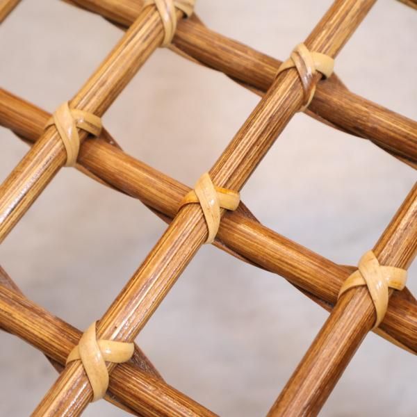 KAZAMA(カザマ)のラタンを使用したリゾートスタイルのガラス円形 KAZAMA(カザマ)のラタンを使用したリゾートスタイルのガラス円形