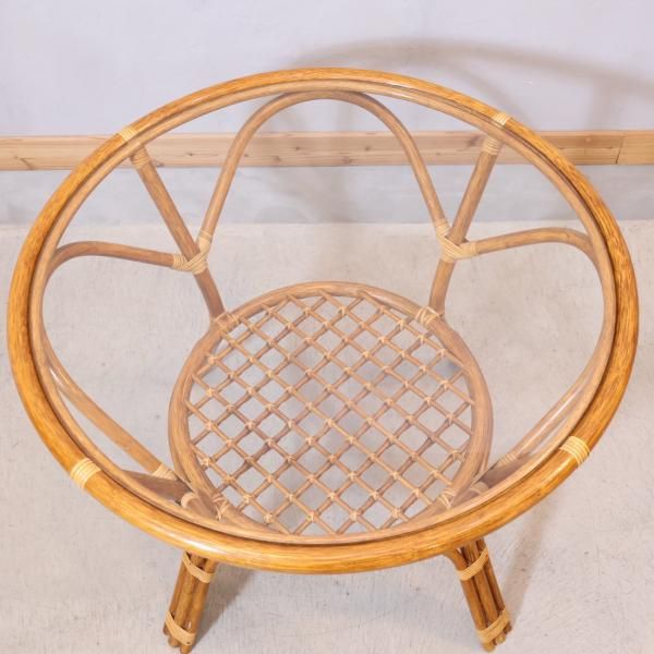 KAZAMA(カザマ)のラタンを使用したリゾートスタイルのガラス円形 KAZAMA(カザマ)のラタンを使用したリゾートスタイルのガラス円形