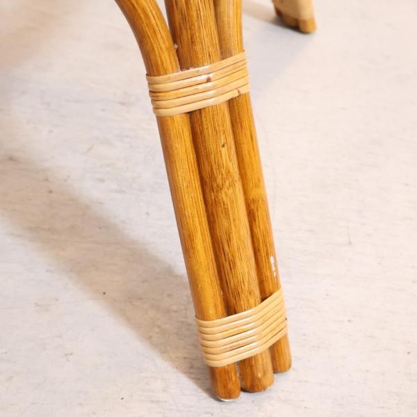 KAZAMA(カザマ)のラタンを使用したリゾートスタイルのガラス円形 KAZAMA(カザマ)のラタンを使用したリゾートスタイルのガラス円形