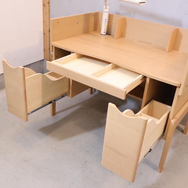 karimoku(カリモク)とBenesse(ベネッセ)のコラボ商品 学び成長 karimoku(カリモク)とBenesse(ベネッセ)のコラボ商品 学び成長