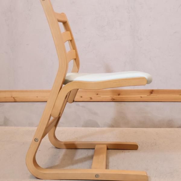 karimoku(カリモク家具)とBenesse(ベネッセ)のコラボ商品 集中力 karimoku(カリモク家具)とBenesse(ベネッセ)のコラボ商品 集中力