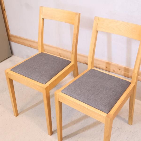人気の無印良品(MUJI)のオーク材を使用したダイニングチェア2脚 人気の無印良品(MUJI)のオーク材を使用したダイニングチェア2脚