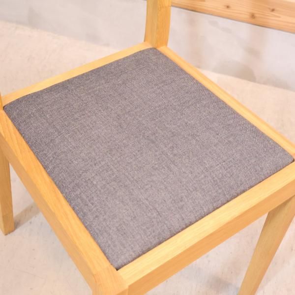 人気の無印良品(MUJI)のオーク材を使用したダイニングチェア2脚 人気の無印良品(MUJI)のオーク材を使用したダイニングチェア2脚