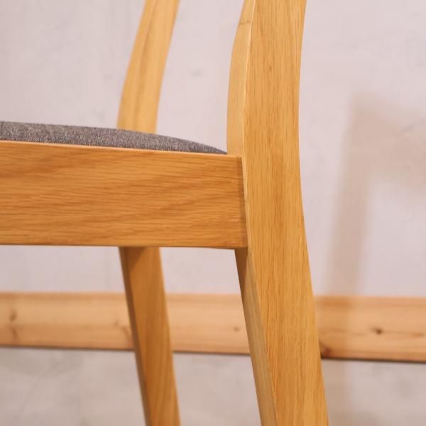人気の無印良品(MUJI)のオーク材を使用したダイニングチェア2脚 人気の無印良品(MUJI)のオーク材を使用したダイニングチェア2脚