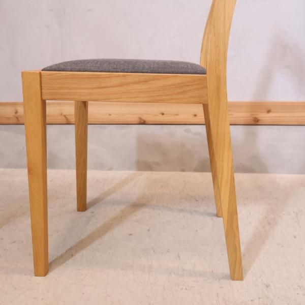 人気の無印良品(MUJI)のオーク材を使用したダイニングチェア2脚 人気の無印良品(MUJI)のオーク材を使用したダイニングチェア2脚