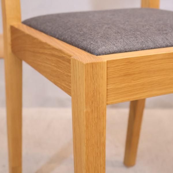 人気の無印良品(MUJI)のオーク材を使用したダイニングチェア2脚 人気の無印良品(MUJI)のオーク材を使用したダイニングチェア2脚