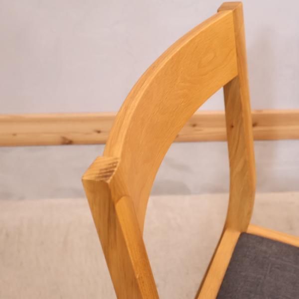 人気の無印良品(MUJI)のオーク材を使用したダイニングチェア2脚 人気の無印良品(MUJI)のオーク材を使用したダイニングチェア2脚