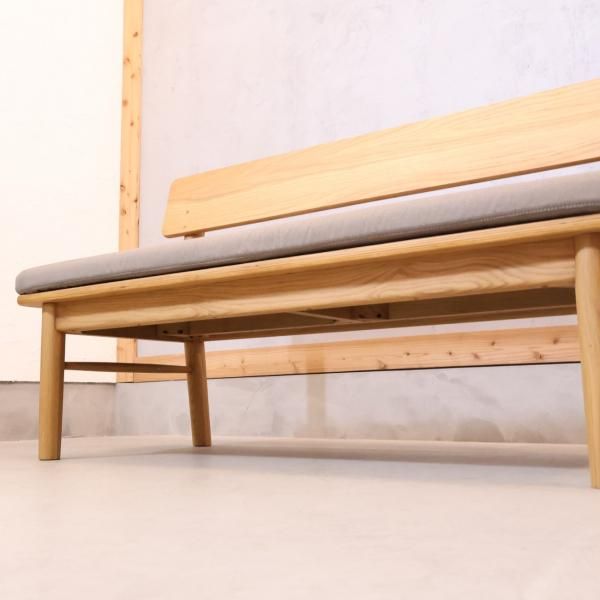 人気の無印良品(MUJI)のオーク材を使用したリビングダイニング背 人気の無印良品(MUJI)のオーク材を使用したリビングダイニング背