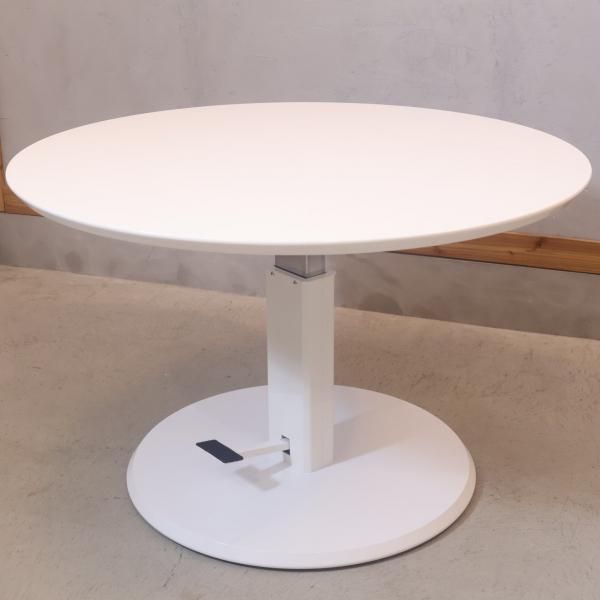 dinos(ディノス)取り扱いの昇降式丸型ダイニングテーブルです。シーン