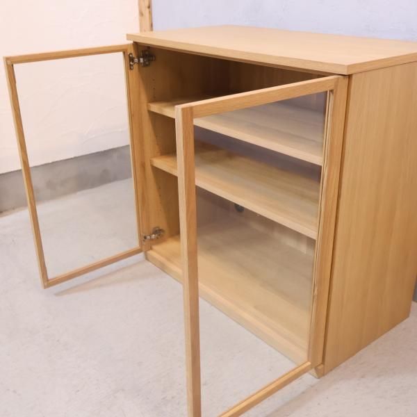 人気の無印良品(MUJI)のオーク材 キャビネット・ガラス扉です 人気の無印良品(MUJI)のオーク材 キャビネット・ガラス扉です