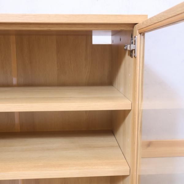 人気の無印良品(MUJI)のオーク材 キャビネット・ガラス扉です 人気の無印良品(MUJI)のオーク材 キャビネット・ガラス扉です