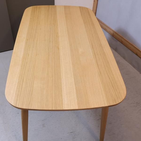 無印良品(MUJI)で人気のオーク無垢材 ダイニングテーブル・丸脚 無印良品(MUJI)で人気のオーク無垢材 ダイニングテーブル・丸脚