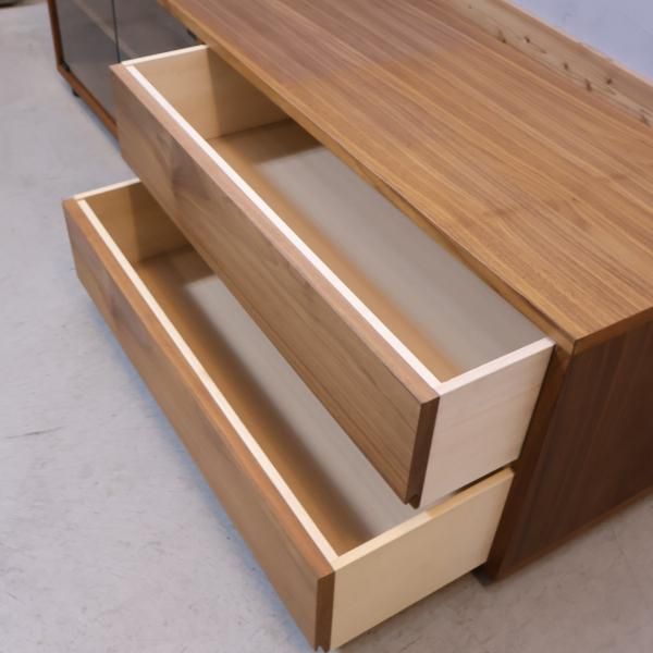 人気の無印良品(MUJI)のウォールナット材 テレビボードです 人気の無印良品(MUJI)のウォールナット材 テレビボードです