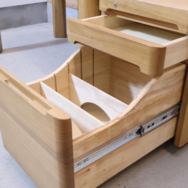 OTSUKA(大塚家具製造)のリベルタ デスク&ワゴンです。学習机と OTSUKA(大塚家具製造)のリベルタ デスク&ワゴンです。学習机と