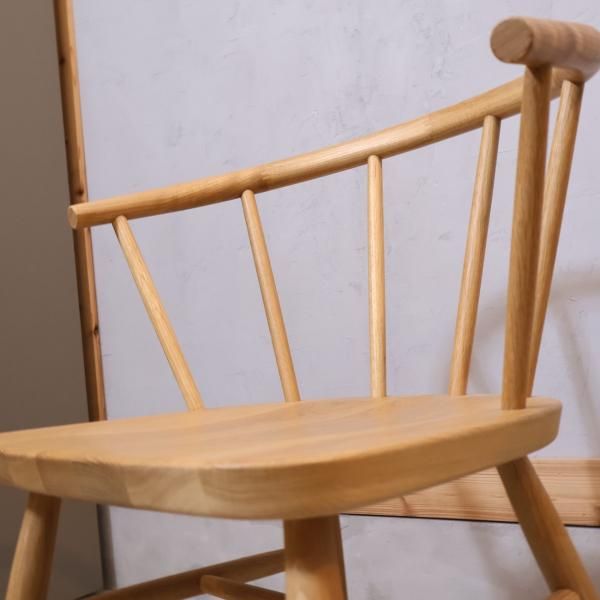 人気の無印良品(MUJI)のオーク無垢材を使用したダイニング 人気の無印良品(MUJI)のオーク無垢材を使用したダイニング