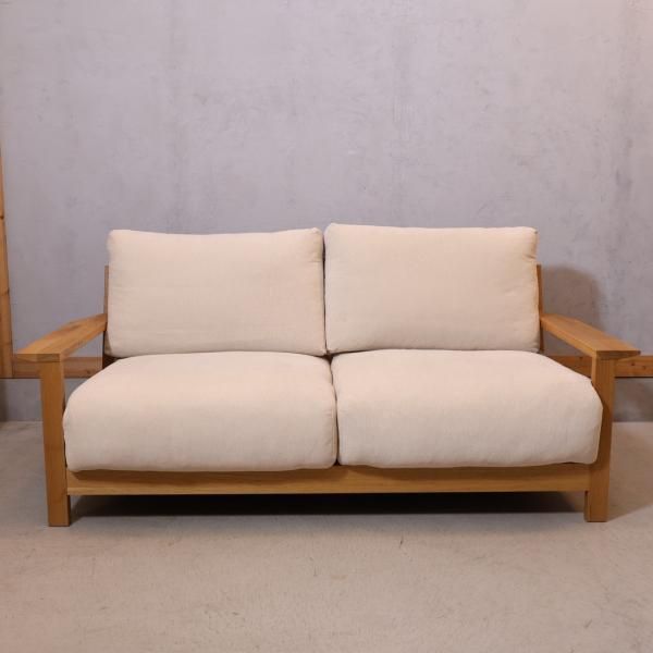 人気の無印良品(MUJI)のオーク材 2人掛けソファーです♪板と脚で 人気の無印良品(MUJI)のオーク材 2人掛けソファーです♪板と脚で