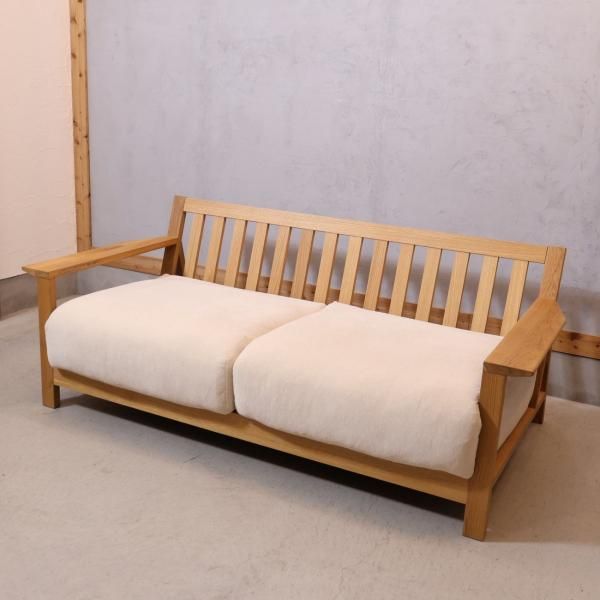 人気の無印良品(MUJI)のオーク材 2人掛けソファーです♪板と脚で 人気の無印良品(MUJI)のオーク材 2人掛けソファーです♪板と脚で