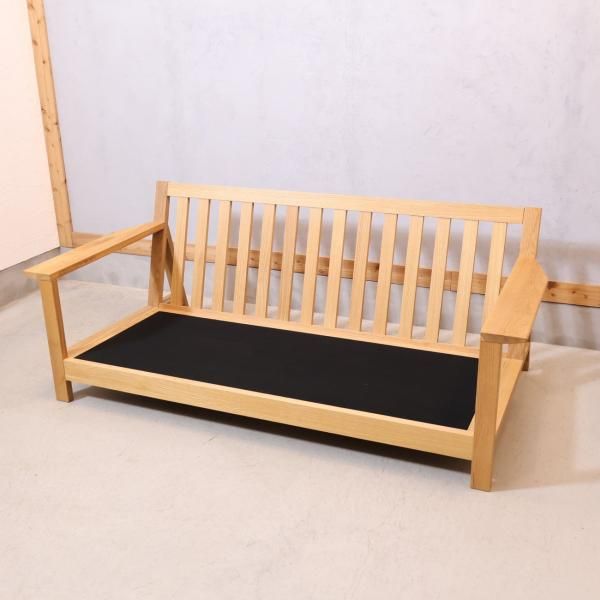 人気の無印良品(MUJI)のオーク材 2人掛けソファーです♪板と脚で 人気の無印良品(MUJI)のオーク材 2人掛けソファーです♪板と脚で