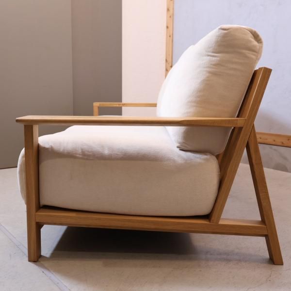 人気の無印良品(MUJI)のオーク材 2人掛けソファーです♪板と脚で 人気の無印良品(MUJI)のオーク材 2人掛けソファーです♪板と脚で