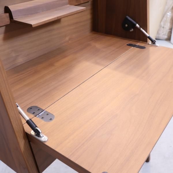 karimoku(カリモク家具)よりQT2811 ウォールナット材 ドレッサー karimoku(カリモク家具)よりQT2811 ウォールナット材 ドレッサー