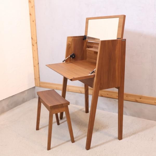 karimoku(カリモク家具)よりQT2811 ウォールナット材 ドレッサー karimoku(カリモク家具)よりQT2811 ウォールナット材 ドレッサー