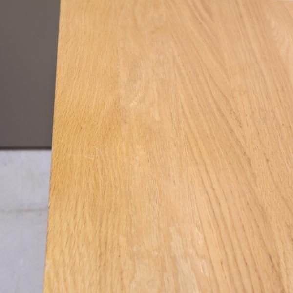 人気のMUJI(無印良品)のオーク無垢材パーソナルデスク。シンプル 人気のMUJI(無印良品)のオーク無垢材パーソナルデスク。シンプル