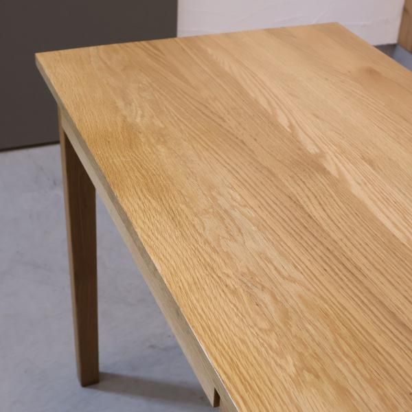 人気のMUJI(無印良品)のオーク無垢材パーソナルデスク。シンプル 人気のMUJI(無印良品)のオーク無垢材パーソナルデスク。シンプル