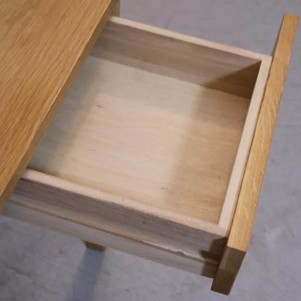 人気のMUJI(無印良品)のオーク無垢材パーソナルデスク。シンプル 人気のMUJI(無印良品)のオーク無垢材パーソナルデスク。シンプル
