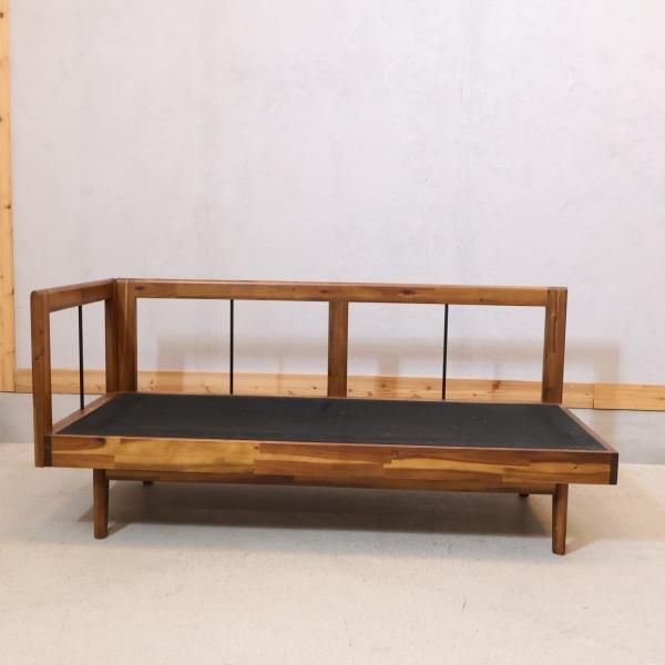 unico(ウニコ)のSWELLA(スウェラ) ベンチアームです。天然木のフレーム