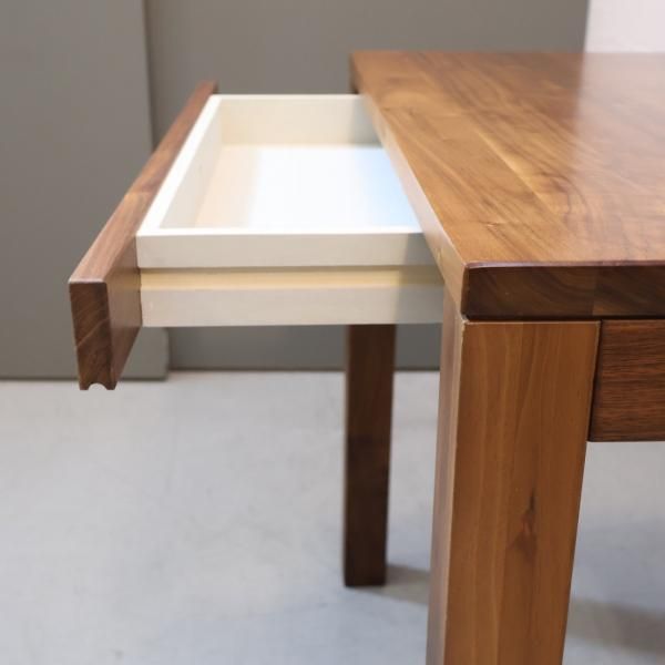 無印良品(MUJI)のウォールナット無垢材 引出し付ダイニング 無印良品(MUJI)のウォールナット無垢材 引出し付ダイニング