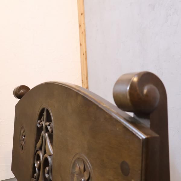 北海道産のナラ材を使用した久保田堅製作のバードベンチです