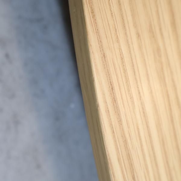 辻製作所のナラ材を使用したローテーブルです。丸みを帯びた 辻製作所のナラ材を使用したローテーブルです。丸みを帯びた
