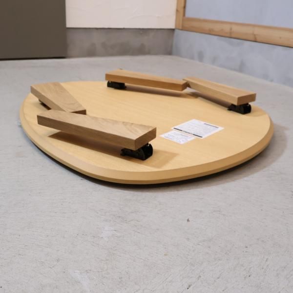辻製作所のナラ材を使用したローテーブルです。丸みを帯びた