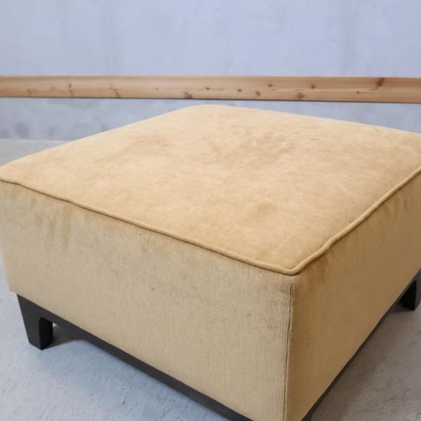 IDEE(イデー)で取り扱われているAGLAS(アグラス) オットマンです IDEE(イデー)で取り扱われているAGLAS(アグラス) オットマンです