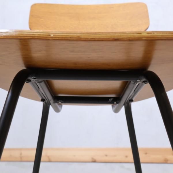 unico(ウニコ)のSKOLA(スクーラ)シリーズのデスクチェアです unico(ウニコ)のSKOLA(スクーラ)シリーズのデスクチェアです