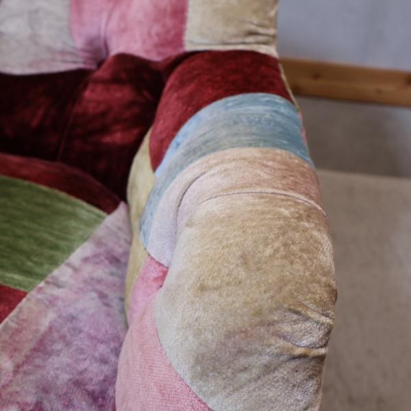 イギリスHALO(ハロ)のANNE CHAIR(アンチェア)。製品ごとに色や形 イギリスHALO(ハロ)のANNE CHAIR(アンチェア)。製品ごとに色や形